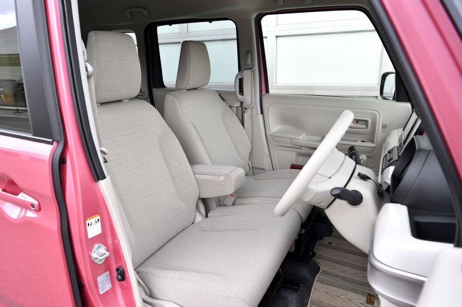 Интерьер Suzuki Spacia Hybrid X (MK53S) 2017 года  (JP) (фото 7 из 11)